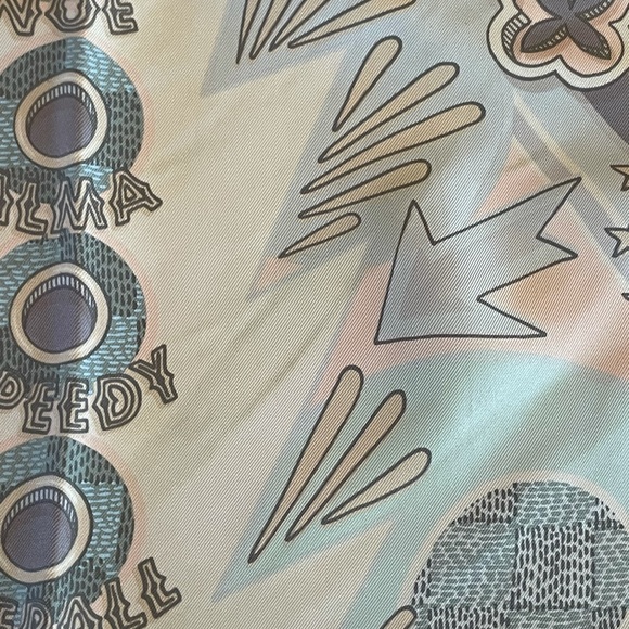 Louis Vuitton silk scarf in light pink - Picture 6 of 8